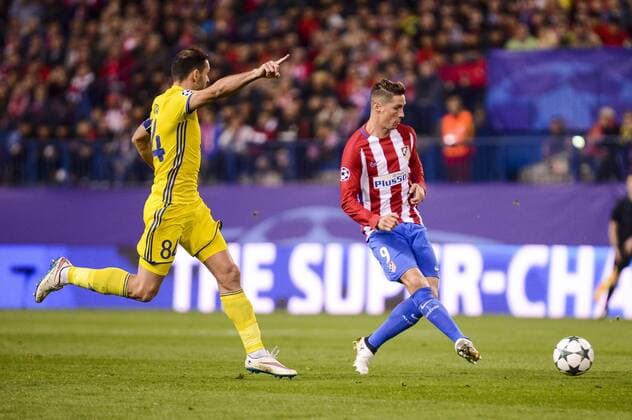 Atletico de Madrid s player Fernando Torres and CF Rostov s player Igor Kireev during a match of UEFA Champions League at Vicente Calderon Stadium in Madrid. November 01, Spain. 2016.  (20161101006)