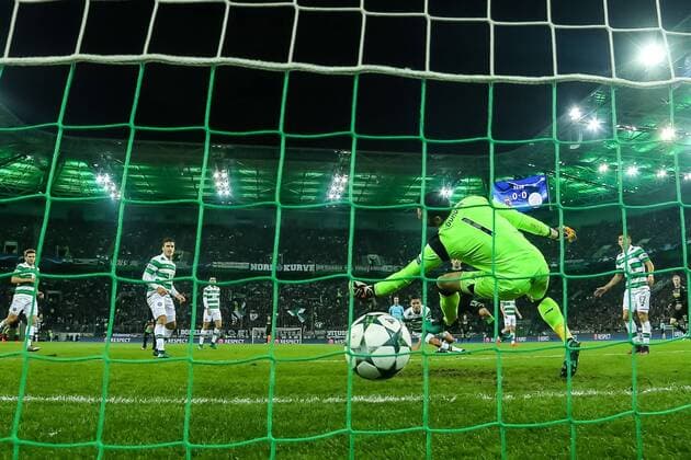 Bilder des Tages - SPORT Moenchengladbach, Germany 01.11.2016, UEFA Champions League - 2016 17 Season, Group C - Matchday 4, Borussia Moenchengladbach - Celtic Glasgow, Lars Stindl (BMG) erzielt das 1:0 ( DeFodi048
