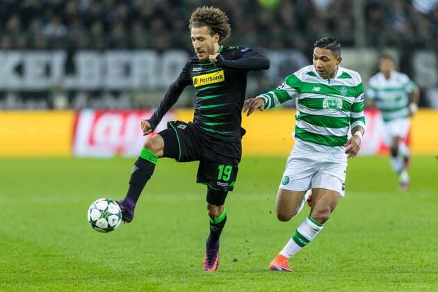 Moenchengladbach, Germany 01.11.2016, UEFA Champions League - 2016 17 Season, Group C - Matchday 4, Borussia Moenchengladbach - Celtic Glasgow, Fabian Johnson (BMG) gegen Emilio Izaguirre (CGL) ( DeFodi048