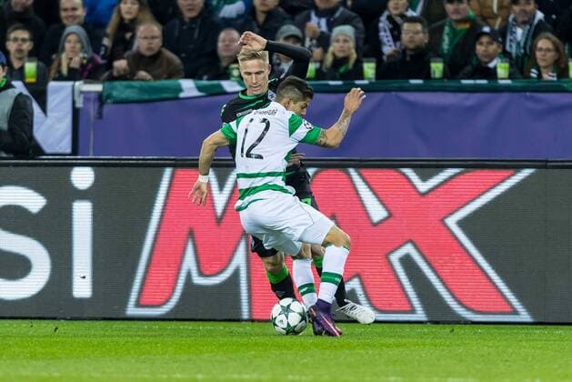 Moenchengladbach, Germany 01.11.2016, UEFA Champions League - 2016 17 Season, Group C - Matchday 4, Borussia Moenchengladbach - Celtic Glasgow, Oscar Wendt (BMG) gegen Cristian Gamboa ( DeFodi048