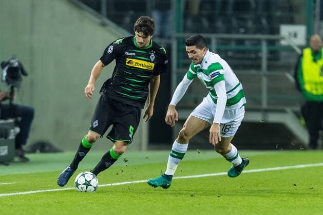 Moenchengladbach, Germany 01.11.2016, UEFA Champions League - 2016 17 Season, Group C - Matchday 4, Borussia Moenchengladbach - Celtic Glasgow, Tobias Strobl (BMG) gegen Tom Rogic (CGL) ( DeFodi048