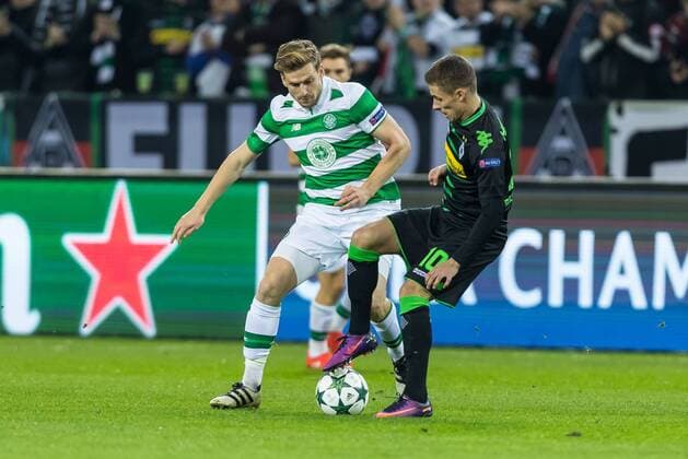 Moenchengladbach, Germany 01.11.2016, UEFA Champions League - 2016 17 Season, Group C - Matchday 4, Borussia Moenchengladbach - Celtic Glasgow, Thorgan Hazard (BMG) gegen Stuart Armstrong (CGL) ( DeFodi048