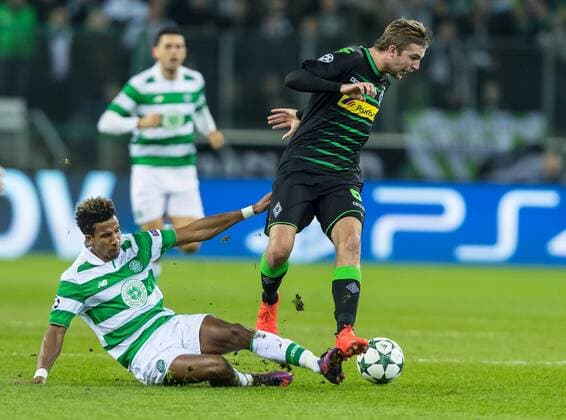 Moenchengladbach, Germany 01.11.2016, UEFA Champions League - 2016 17 Season, Group C - Matchday 4, Borussia Moenchengladbach - Celtic Glasgow, Christoph Kramer (BMG) gegen Scott Sinclair (CGL) ( DeFodi048