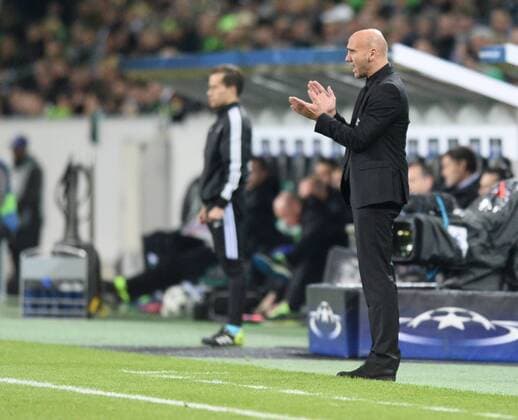 01.11.2016, xmhx, Fussball Champions League, Borussia Moenchengladbach - Celtic Glasgow, emspor, v.l. Andre Schubert (Trainer Borussia Moenchengladbach) applaudiert Moenchengladbach