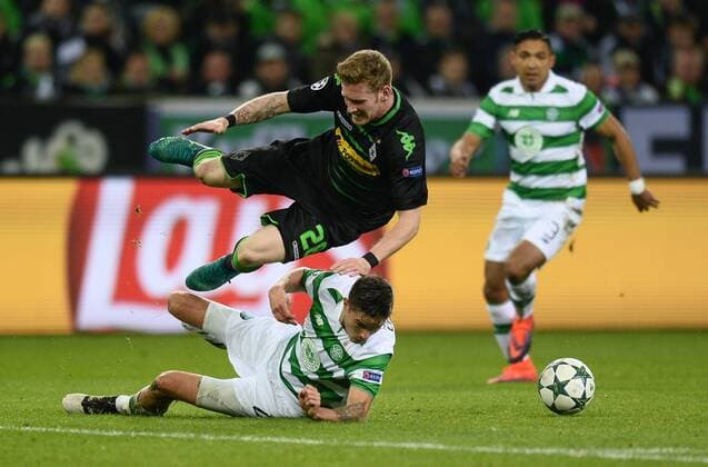 Bilder des Tages - SPORT 01.11.2016, xmhx, Fussball Champions League, Borussia Moenchengladbach - Celtic Glasgow, emspor, v.l. Andre Hahn (Borussia Moenchengladbach), Mikael Lustig (Celtic Glasgow), Emilio Izaguirre (Celtic Glasgow) Moenchengladbach