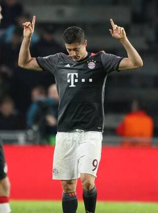 01.11.2016, Fussball UEFA Champions League 2016 17, Vorrunde, 4. Spieltag, PSV Eindhoven - FC Bayern Muenchen, ubel Robert Lewandowski (Bayern Muenchen)