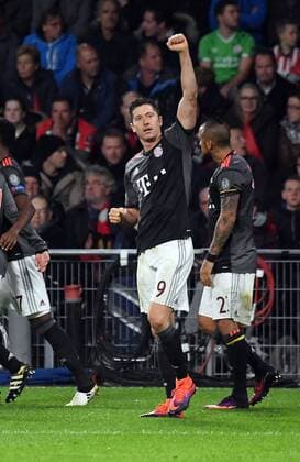 01.11.2016, xjhx, Fussball Champions League, PSV Eindhoven - FC Bayern Muenchen, emspor, v.l. Robert Lewandowski (FC Bayern Muenchen) celebrate the goal, Torjubel zum 1:2 Eindhoven