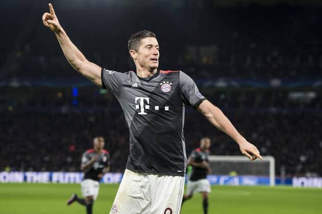 Robert Lewandowski of Bayern Munichduring the UEFA Champions League group D match between PSV Eindhoven and Bayern Munich on November 1, 2016 at the Philips stadium in Eindhoven, The Netherlands. PSV v Bayern Munich UEFA Champions League 2016 2017 xVIxGerritxvanxKeulenxIVx 6506679