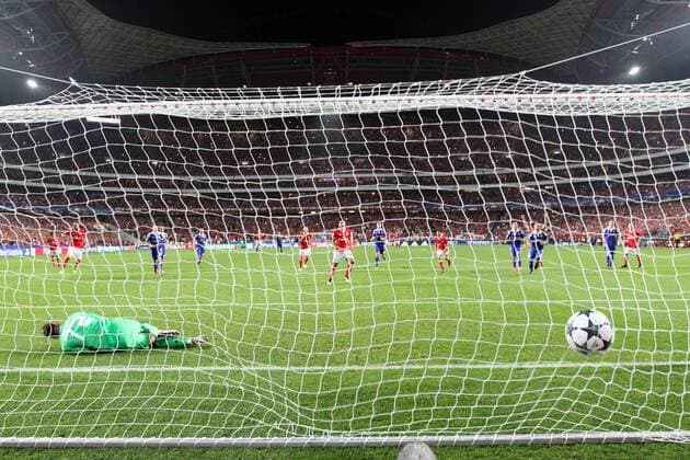 November 1, 2016 - Lisbon, Portugal - Benfica s midfielder Eduardo Salvio shoots to score during the UEFA Champions League group B football match SL Benfica vs Dynamo Kyiv in Lisbon, Portugal on November 1, 2016. SL Benfica v FC Dynamo Kyiv - UEFA Champions League  - ZUMAn230 20161101_zaa_n230_154