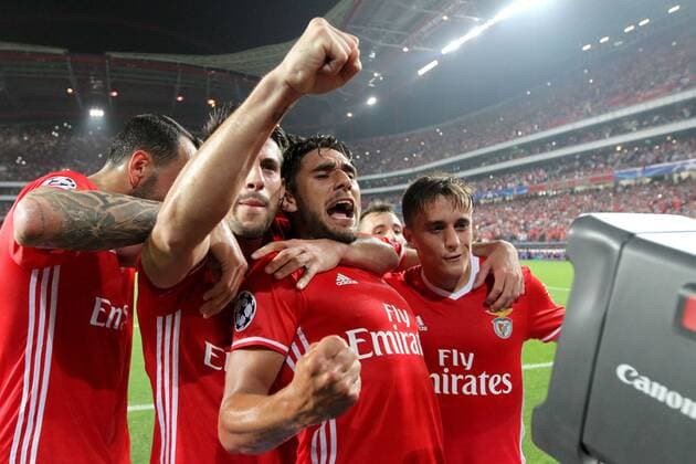 November 1, 2016 - Lisbon, Portugal - Benfica s midfielder Eduardo Salvio (C ) celebrates with teammates after scoring during the UEFA Champions League group B football match SL Benfica vs Dynamo Kyiv in Lisbon, Portugal on November 1, 2016. SL Benfica v FC Dynamo Kyiv - UEFA Champions League  - ZUMAn230 20161101_zaa_n230_158