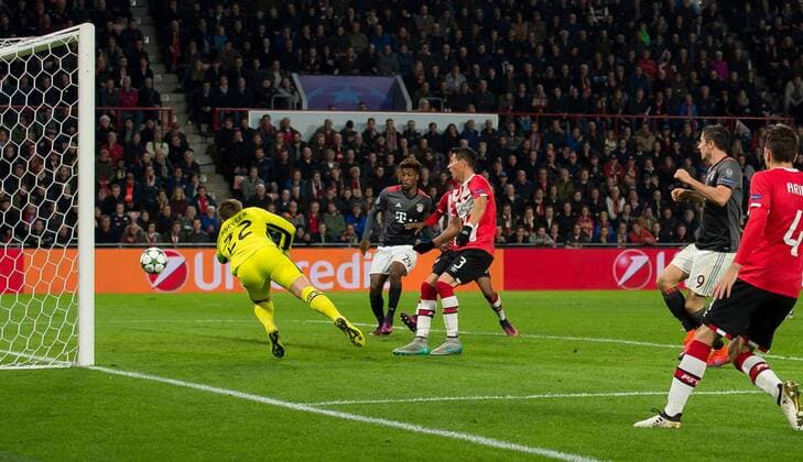 Eindhoven, Netherlands 01.11.2016, UEFA Champions League - 2016 17 Season, Group D - Matchday 4, PSV Eindhoven - FC Bayern Muenchen, TOR zum 1:2 durch Robert Lewandowski (FCB) ( DeFodi001