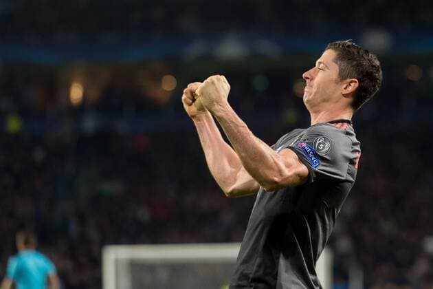 Eindhoven, Netherlands 01.11.2016, UEFA Champions League - 2016 17 Season, Group D - Matchday 4, PSV Eindhoven - FC Bayern Muenchen, Robert Lewandowski (FCB) jubelt nach seinem treffer zum 1:2 ( DeFodi001