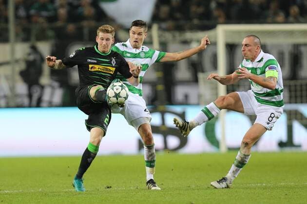 Andre Hahn ( 28, Borussia Moenchengladbach) mit Mikael Lustig ( 23, Celtic Glasgow) und Scott Brown ( 8, Celtic Glasgow), Borussia Moenchengladbach vs Celtic Glasgow, UEFA Champions League, 01.11.2016, Moenchengladbach Copyright: xDeutzmann Eibner-Pressefotox EP_CDN