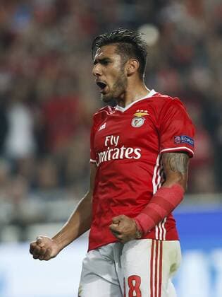 November 1, 2016 - Lisbon, Portugal - Benfica s forward Eduardo Salvio celebrates his goal during Champions League 2016 17 match between SL Benfica vs Dynamo Kyiv, in Lisbon, on November 1, 2016. SL Benfica v FC Dynamo Kyiv - UEFA Champions League  - ZUMAn230 20161101_zaa_n230_174