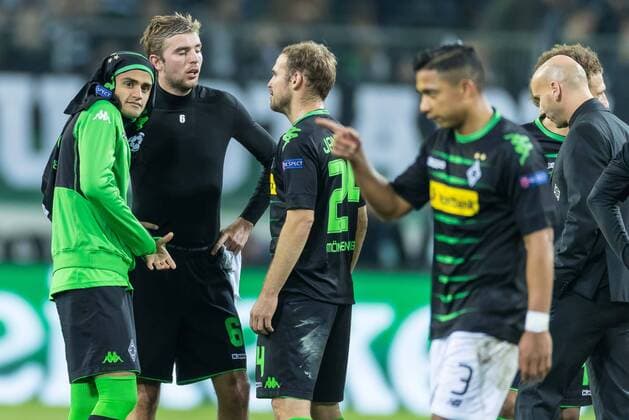 Moenchengladbach, Germany 01.11.2016, UEFA Champions League - 2016 17 Season, Group C - Matchday 4, Borussia Moenchengladbach - Celtic Glasgow, enttaeuscht, enttaeuschung, Mahmoud Dahoud (BMG) Christoph Kramer (BMG) Tony Jantschke (BMG) ( DeFodi048
