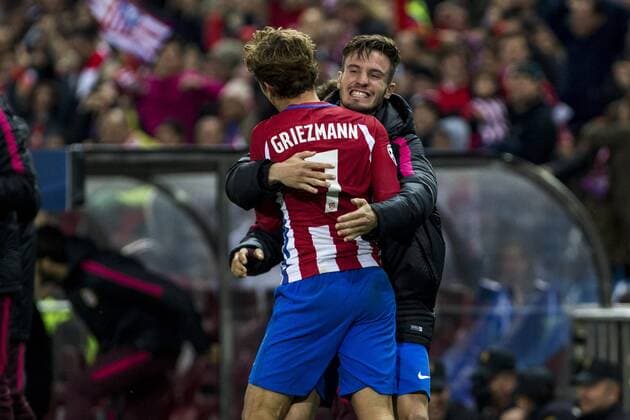 Atletico de Madrid s Antoine Griezmann Saul Iniguez during the match of UEFA Champions League between Atletico de Madrid and FC Rostov, at Vicente Calderon Stadium, Madrid, Spain. November 01, 2016.  (20161101035)
