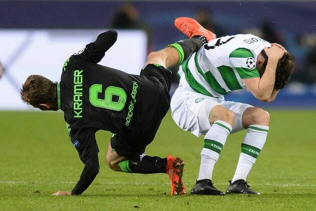 01.11.2016, xmhx, Fussball Champions League, Borussia Moenchengladbach - Celtic Glasgow, emspor, v.l. Christoph Kramer (Borussia Moenchengladbach), Liam Henderson (Celtic Glasgow) Moenchengladbach