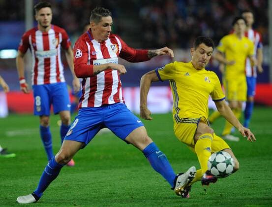 Atletico de Madrid Forward, Fernando Torres Sanz, number 9 . FC Rostov Midfielder, AleksanDr. Gatskan, number 84. Round 4 of the CHAMPIONS league, soccer match between Atletico de Madrid - FC Rostov at the Vicente Calderon estadium, Madrid - Spain by November 1, 2016. FC Sevilla vs Dynamo Kiew - Football Champions League  xGregorioxLopezx x SOCCERxSPAINx