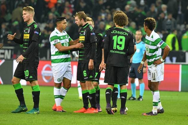GER, Borussia Mönchengladbach (GER) vs. Celtic Glasgow (SCO) 01.11.2016, Borussia Park , Moenchengladbach , CL, Gruppe C, 4. Spieltag, GER, Borussia Mönchengladbach (GER) vs. Celtic Glasgow (SCO) im Bild: nach Ende des Spiels li Nico Elvedi (Gladbach 30), Christoph Kramer (Gladbach 6),Patrick Herrmann (Gladbach 7),Fabian Johnson (Gladbach 19),SCOTT SINCLAIR (Glasgow 11), Foto © nordphoto Meuter nordphotox xMeuter
