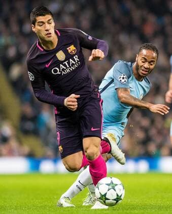 2016.11.01 Manchester Pilka nozna Liga Mistrzow sezon 2016 2017 Manchester City - FC Barcelona Barca N z Luis Suarez Raheem Sterling  20161101PF_SF008
