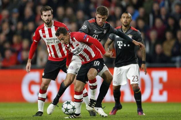 (L-R), Davy Propper of PSV, Andres Guardado of PSV, Thomas Muller of FC Bayern Munchen, Arturo Vidal of FC Bayern Munchenduring the UEFA Champions League group D match between PSV Eindhoven and Bayern Munich on November 1, 2016 at the Philips stadium in Eindhoven, The Netherlands. PSV v Bayern Munich UEFA Champions League 2016 2017 xVIxJeroenxPutmansxIVx 6508420