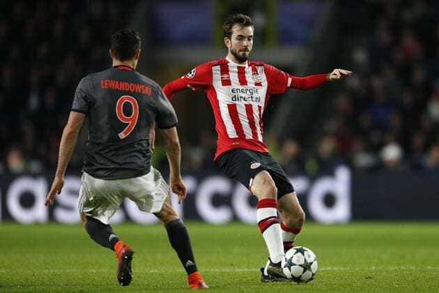 (L-R), Robert Lewandowski of FC Bayern Munchen, Davy Propper of PSVduring the UEFA Champions League group D match between PSV Eindhoven and Bayern Munich on November 1, 2016 at the Philips stadium in Eindhoven, The Netherlands. PSV v Bayern Munich UEFA Champions League 2016 2017 xVIxJeroenxPutmansxIVx 6508448