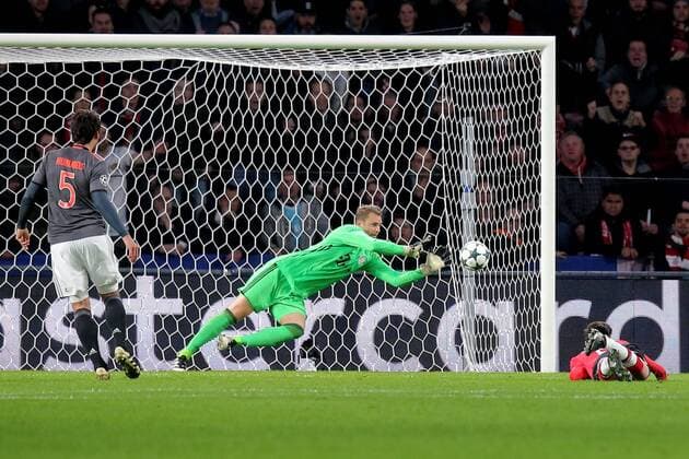 Torwart Manuel Neuer (FC Bayern Muenchen 1) Davy Proepper ( PSV Eindhoven 6), PSV Eindhoven vs. FC Bayern Muenchen, UEFA Champions League, Fussball, 01.11.2016, Eindhoven Copyright: xLangerx xEibner-Pressefotox EP_HLR
