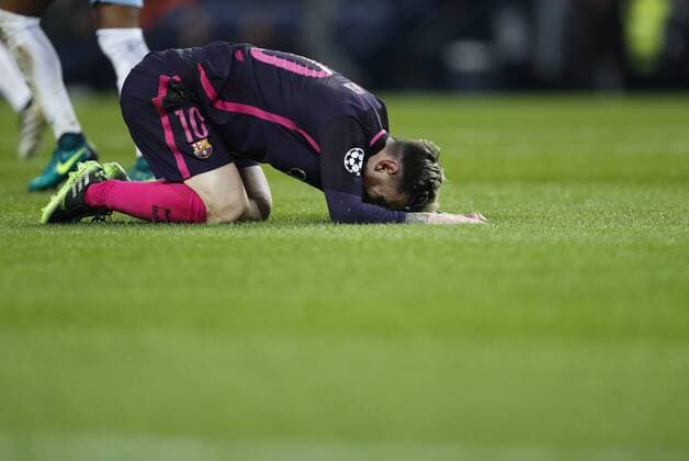 (161102) -- MANCHESTER, Nov. 2, 2016 -- Lionel Messi of Barcelona reacts during the UEFA Champions League Group C match between Manchester City and Barcelona at Etihad Stadium in Manchester, Britain, on Nov. 1, 2016. Manchester City won 3-1. ) (SP)BRITAIN-MANCHESTER-SOCCER-UEFA CHAMPIONS LEAGUE-MAN CITY VS BARCELONA HanxYan 