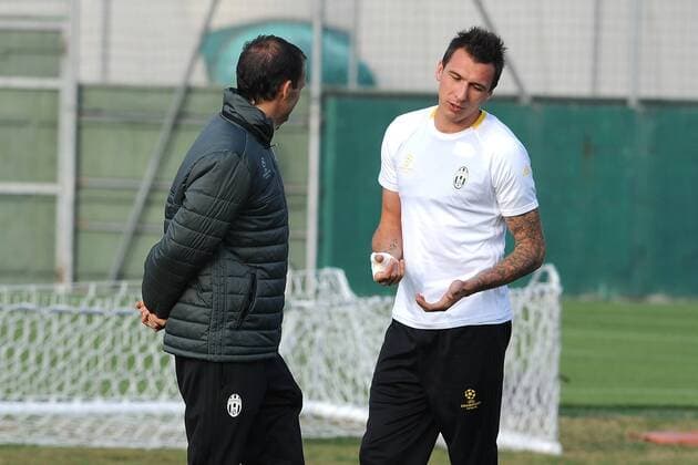IPP20161101 Football - soccer: UEFA Champions League 2016 2017, Juventus Turin - Olympique Lyon, mario mandzukic e allegri massimiliano coach juventus xHOCHxZWEIx xItalyxPhotoxPressx 