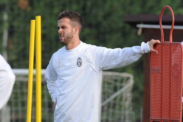 IPP20161101 Football - soccer: UEFA Champions League 2016 2017, Juventus Turin - Olympique Lyon, miralem pjanic xHOCHxZWEIx xItalyxPhotoxPressx 