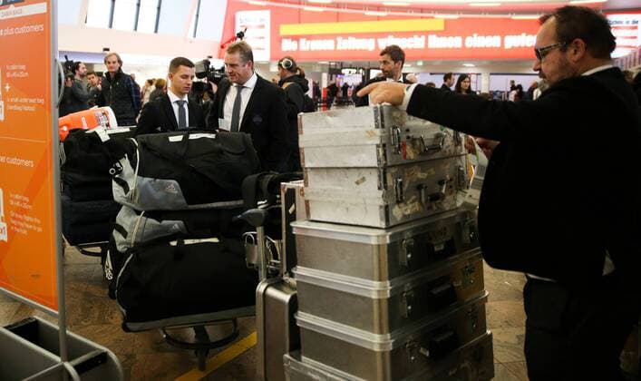 SOCCER - EL, Sassuolo vs Rapid, preview VIENNA,AUSTRIA,02.NOV.16 - SOCCER - UEFA Europa League, group stage, US Sassuolo Calcio vs SK Rapid Wien, preview. Image shows the luggage of Rapid with head coach Mike Bueskens (Rapid). Keywords: Wien Energie. GEPAxpictures xPhilippxBrem