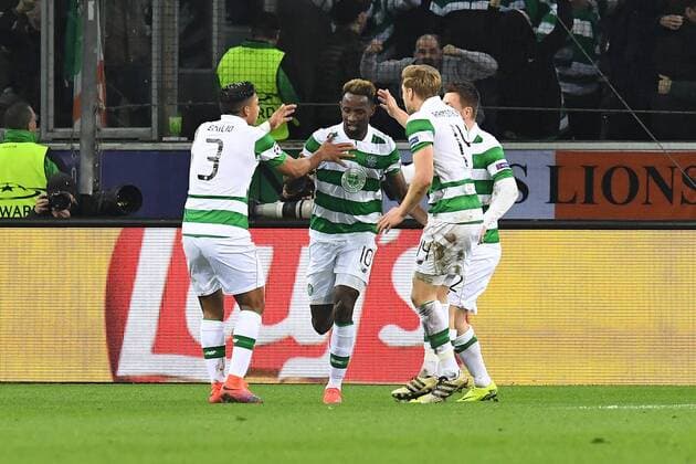 Fussball,UEFA Champions League 2016 2017, Spieltag 4, Borussia Mönchengladbach - Celtic FC, 01.11.2016, Stadion im Borussia Park, Mönchengladbach, Izaguirre, Moussa Dembele Stuart Armstrong, Christan Gamboa, alle Celtic , Torjubel