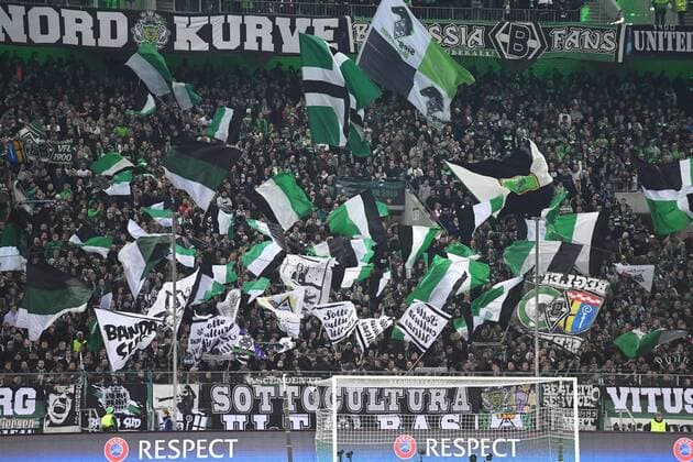 Fussball,UEFA Champions League 2016 2017, Spieltag 4, Borussia Mönchengladbach - Celtic FC, 01.11.2016, Stadion im Borussia Park, Mönchengladbach, Gladbach Fans, Fahnen,