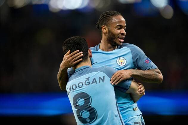 01.11.2016, Etihad Stadium, Manchester, ENG, UEFA CL, Manchester City vs FC Barcelona Barca Gruppe C, im Bild Raheem Sterling of Manchester City (right) congratulates his team-mate Ilkay Gundogan after he scores his team™s equalising goal to make it 1-1 Raheem Sterling of Manchester City (right) congratulates his team-mate Ilkay Gundogan after he scores his team™s equalising goal to make it 1-1 during the UEFA Champions League group C match between Manchester City and FC Barcelona at the Etihad Stadium in Manchester, Great Britain on 2016 11 01. Manchester  EP_fil  