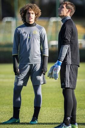 Anderlecht s Wout Faes and Anderlecht s goalkeeper Davy Roef pictured during a training session of Belgian first league soccer team RSC Anderlecht, Wednesday 02 November 2016. Tomorrow Anderlecht is playing the fourth game of the group stage of the Europa League competition against German club 1. FSV Mainz 05, in the group C. LAURIExDIEFFEMBACQ  x04970764x