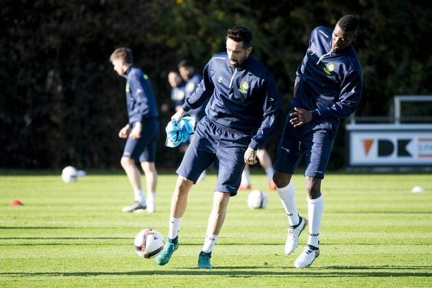 Jeremy Taravel and Gent s Kalifa Coulibaly pictured in action during a training session of Belgian soccer team KAA Gent, Wednesday 02 November 2016, in Gent. Tomorrow Gent is playing Ukrainian club FC Shakhtar Donetsk in the fourth match of the group stage of the Europa League competition, in Group H. JASPERxJACOBS  x04970805x