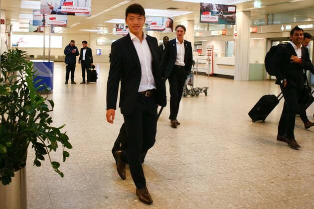 SOCCER - EL, Nice vs RBS, preview SALZBURG,AUSTRIA,02.NOV.16 - SOCCER - UEFA Europa League, group stage, OGC Nice vs Red Bull Salzburg, preview, departure of RBS at the airport Salzburg W. A. Mozart. Image shows Hee Chan Hwang (RBS). GEPAxpictures xFelixxRoittner