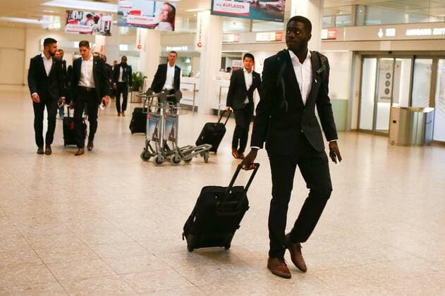 SOCCER - EL, Nice vs RBS, preview SALZBURG,AUSTRIA,02.NOV.16 - SOCCER - UEFA Europa League, group stage, OGC Nice vs Red Bull Salzburg, preview, departure of RBS at the airport Salzburg W. A. Mozart. Image shows Dayot Upamecano (RBS). GEPAxpictures xFelixxRoittner
