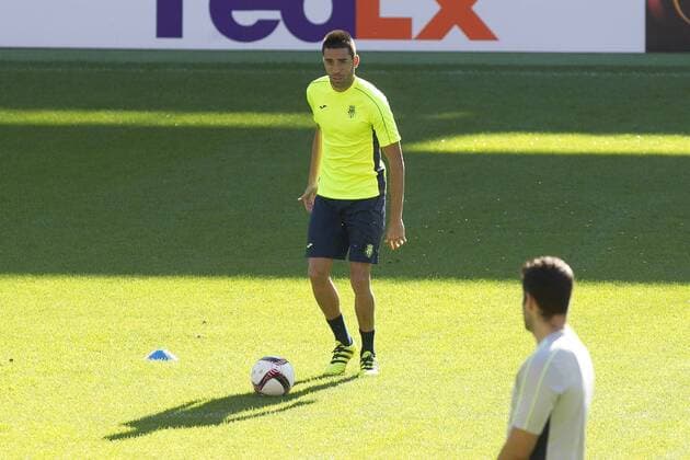 Villarreal CF s player Bruno Soriano takes part in a training session held in Villarreal, Spain, 02 November 2016. Villarreal CF will face Osmanlispor FK in a UEFA Europa League groups strage soccer match on 03 November. EFE Domenech Castello Villarreal CF training session !ACHTUNG: NUR REDAKTIONELLE NUTZUNG!  GRA048 20161102-636136928585238886