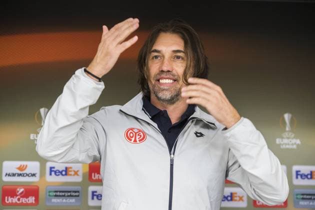 Bilder des Tages - SPORT Mainz head coach Swiss Martin Schmidt pictured during a press conference PK Pressekonferenz of German soccer club 1. FSV Mainz 05, Wednesday 02 November 2016 in Brussels. Tomorrow Mainz is playing the fourth game of the group stage of the Europa League competition against Belgian team RSC Anderlecht, in the group C. LAURIExDIEFFEMBACQ  x04971198x