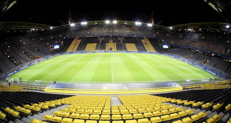 v.li.: Westfalenstadion Stadionansicht Innen, Fussball, UEFA Champions League, Borussia Dortmund - Sporting Lissabon, xtvx