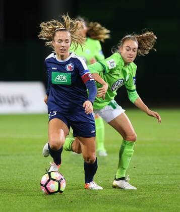 Bilder des Tages - SPORT VfL vs Potsdam, Frauen Wolfsburg, Deutschland. 02.11.2016, FUßBALL - VfL Wolfsburg vs 1. FFC Turbine Potsdam, 1. Allianz Frauen Bundesliga, Saison 2016-17. Bild zeigt: Lia Joelle Wälti (Turbine Potsdam), Tesse Wullaert (VfL Wolfsburg) Wolfsburg