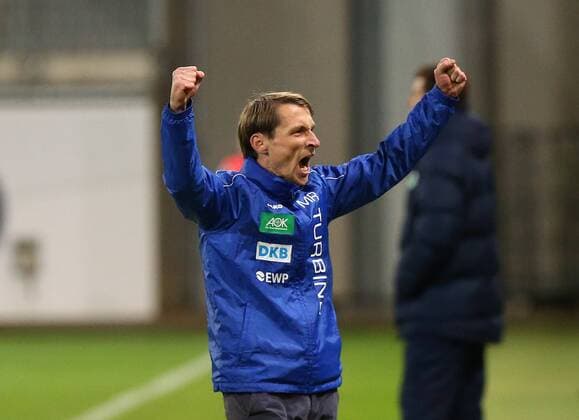 VfL vs Potsdam, Frauen Wolfsburg, Deutschland. 02.11.2016, FUßBALL - VfL Wolfsburg vs 1. FFC Turbine Potsdam, 1. Allianz Frauen Bundesliga, Saison 2016-17. Bild zeigt: Cheftrainer Matthias Rudolph (Turbine Potsdam) Schlussjubel Wolfsburg
