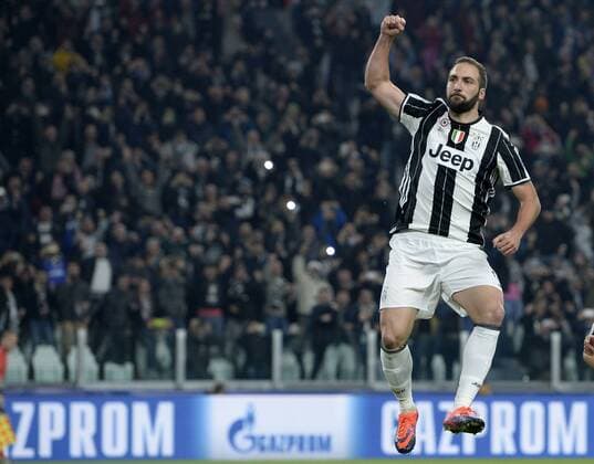 Fußball, CL, Juventus Turin - Olympique Lyon Champions League 2016 2017 Juventus Turin - Olympique Lyon Torjubel Gonzalo Higuain 