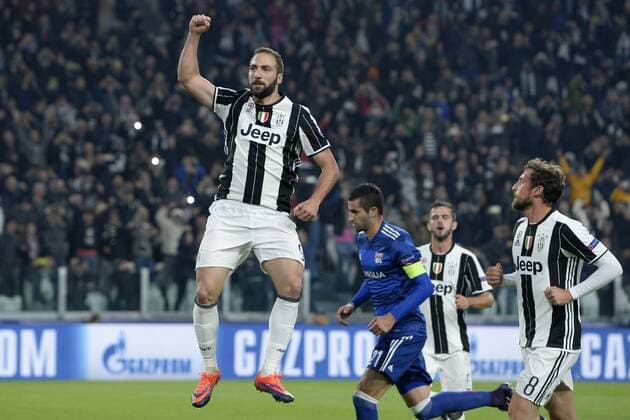 Fußball, CL, Juventus Turin - Olympique Lyon Champions League 2016 2017 Juventus Turin - Olympique Lyon Torjubel Gonzalo Higuain 