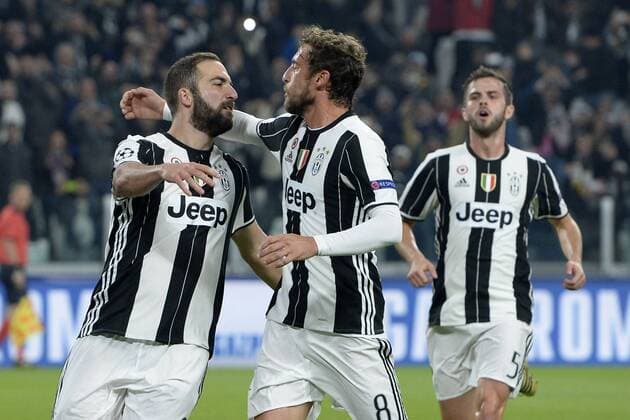 Fußball, CL, Juventus Turin - Olympique Lyon Champions League 2016 2017 Juventus Turin - Olympique Lyon Torjubel Gonzalo Higuain 