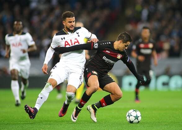 02.11.2016. Wembley, London, England. UEFA Champions League Football. Tottenham Hotspur versus Bayer Leverkusen. Tottenham Hotspur Defender Kyle Walker adds pressure to Bayer Leverkusen Forward Javier Hern& xe1;ndez during a Bayer Leverkusen attack xMarkxKertonx  ActionPlus11806941