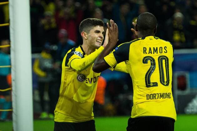 GER, Champions League, Borussia Dortmund vs Sporting Lissabon 02.11.2016, Signal Iduna Park, Dortmund, GER, Champions League, Borussia Dortmund vs Sporting Lissabon, im Bild picture shows: Adrian Ramos (BVB 20) trifft zum 1:0 und jubelt mit Christian Pulisic (BVB 22), nordphotox xRauch