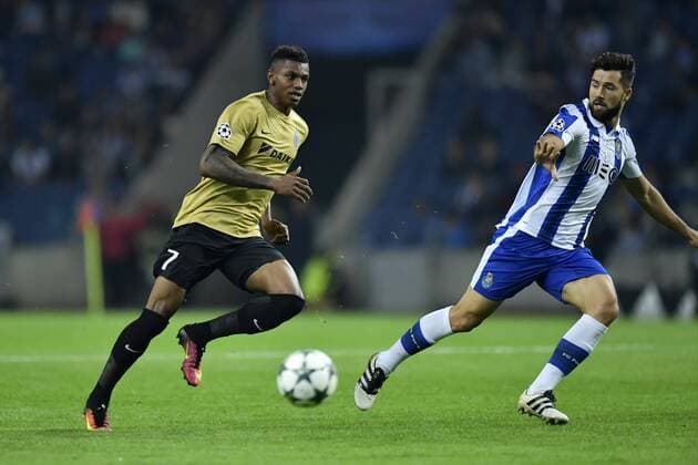PORTO, PORTUGAL - NOVEMBER 2 : Felipe of FC Porto holds off the challenge of Moraes Ferreira Da Silva Wesley forward of Club Brugge during the Champions League Group H stage match of FC Porto against Club Brugge at the Estadio do Dragao on November 02, 2016 in Porto, Portugal, 2 11 2016 FOOTBALL : FC Porto vs FC Bruges - Ligue des Champions - 02 11 2016 Photonews Panoramic  665586651