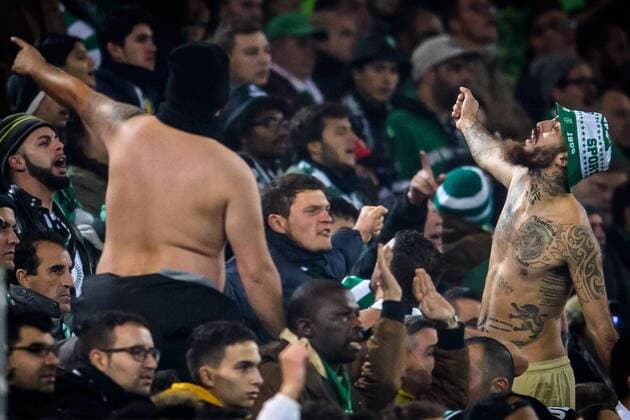 Fan von Sporting ohne T-Shirt beim Champions League Spiel zwischen Borussia Dortmund und Sporting Lissabon am 02.11.2016 Dortmund Copyright: xSchuelerx xEibnerx-xPressefotox EP_JSE